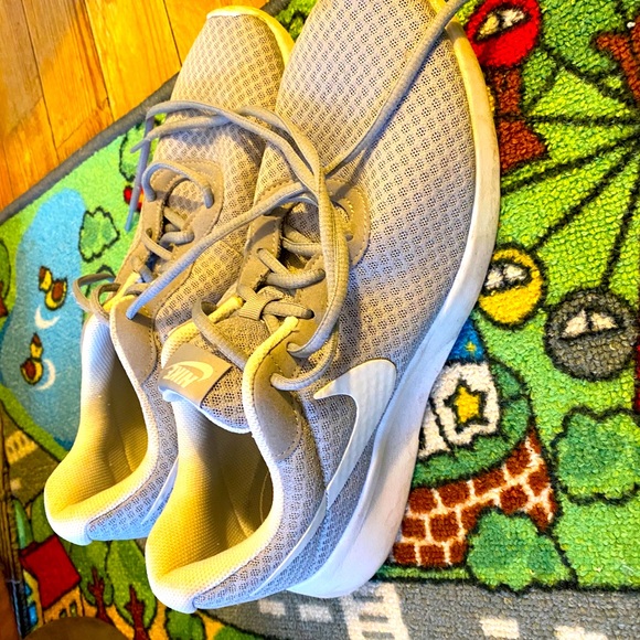 Nike sneakers - Picture 1 of 1